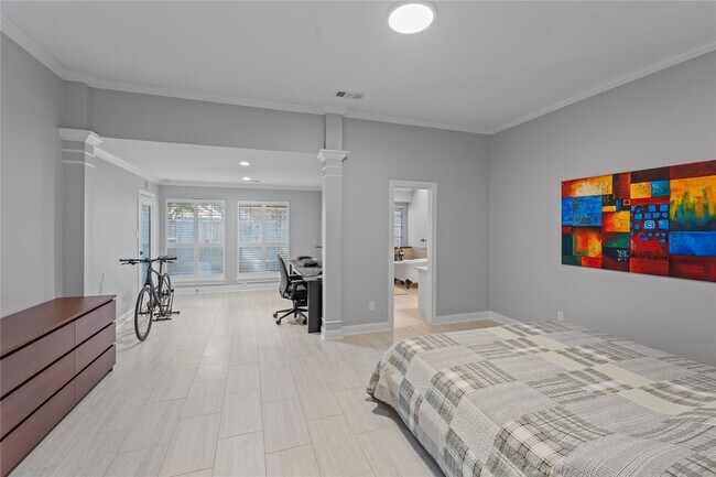 Building Photo - 14215 Scarborough Fair St