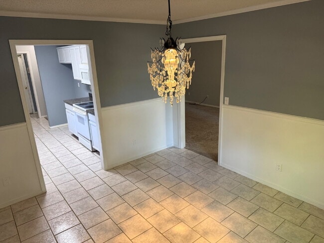 Building Photo - "Charming 3-Bed, 2-Bath Home with 1,368 Sq Ft of Comfort on Tradition Avenue!"