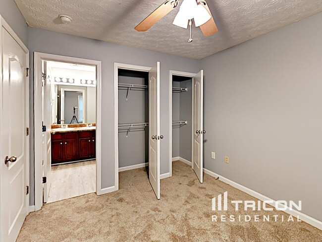 Building Photo - 1038 Wedgewood Ct NE