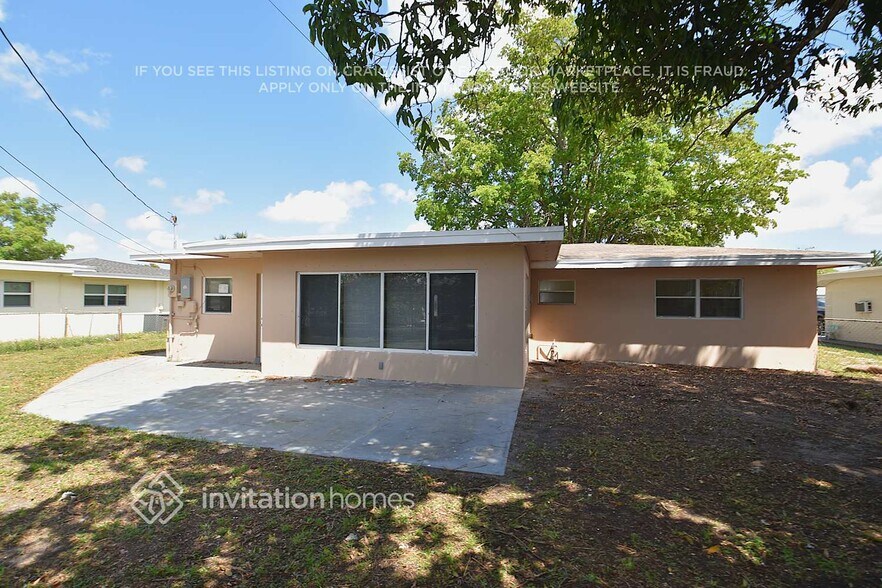 Building Photo - 533 W Dayton Cir