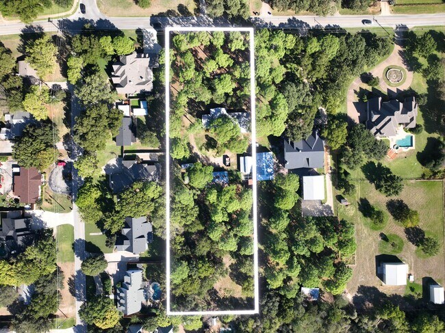 Building Photo - 201 White Dr