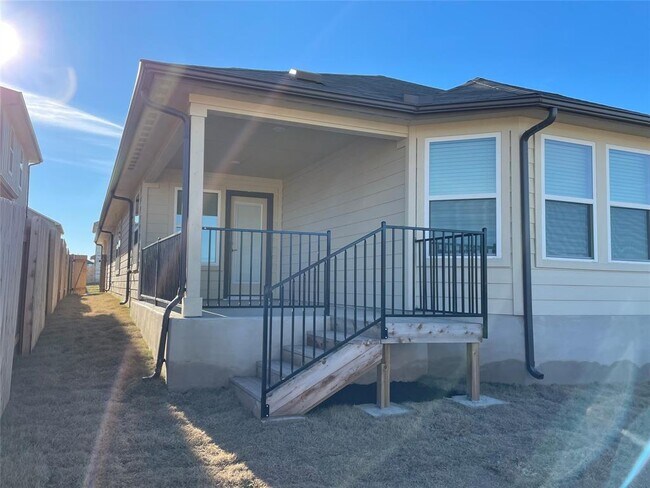 Building Photo - 125 Sun Grv Trl