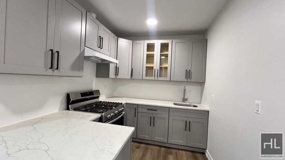 Building Photo - 251 E 55th St