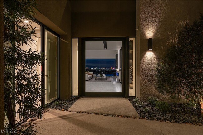 Building Photo - 810 Dragons Eye Dr