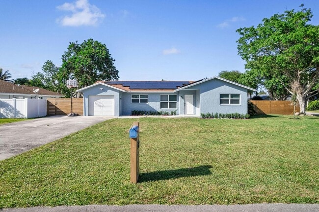 Building Photo - 667 Blue Jay Rd