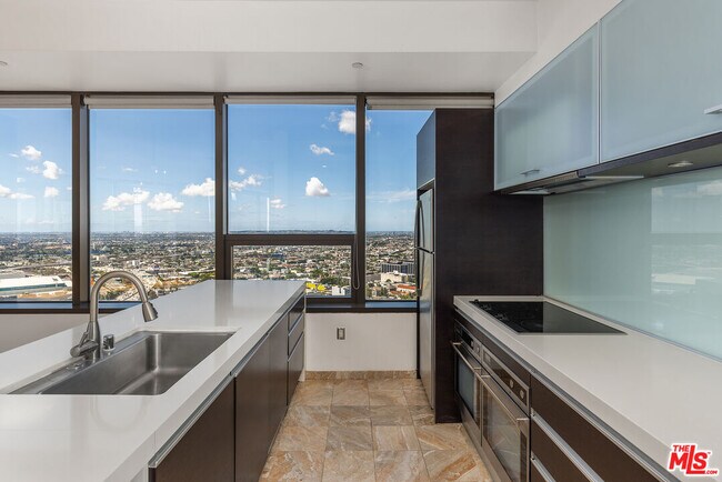 Building Photo - 1100 Wilshire Blvd
