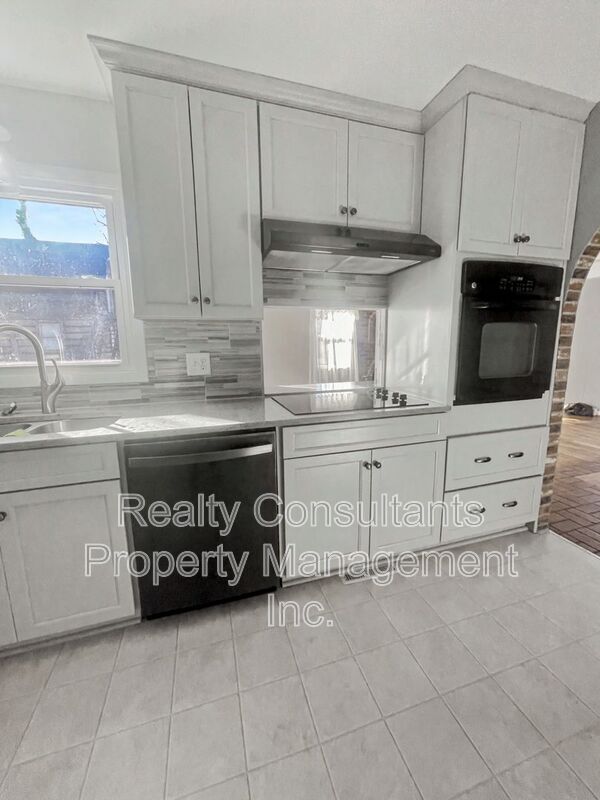 Building Photo - 3222 S Elm-Eugene St