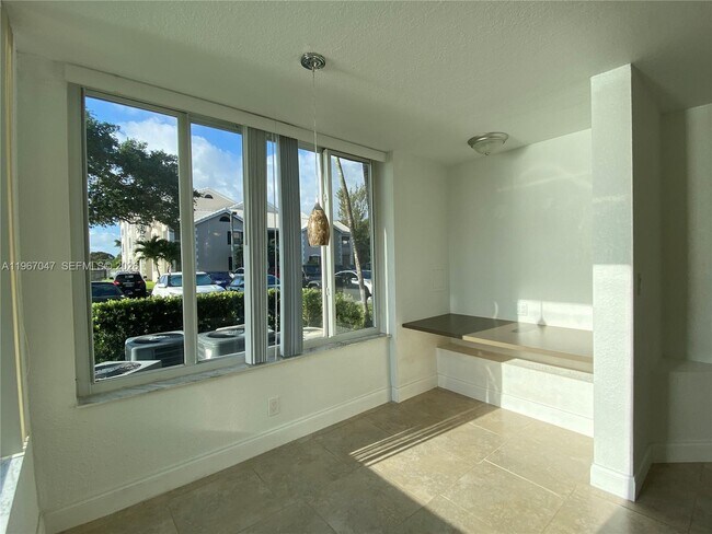 Building Photo - 2841 N Oakland Forest Dr