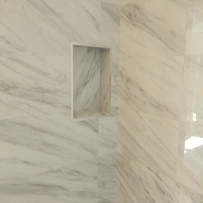 2nd Bathroom with Tub - 2811 NE 15th St