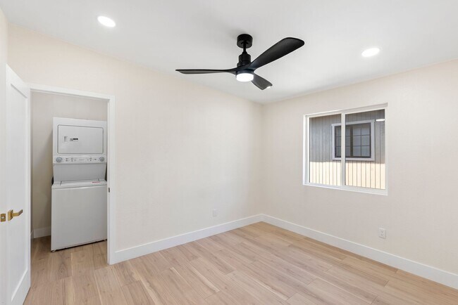 Building Photo - 3646 Curlew St