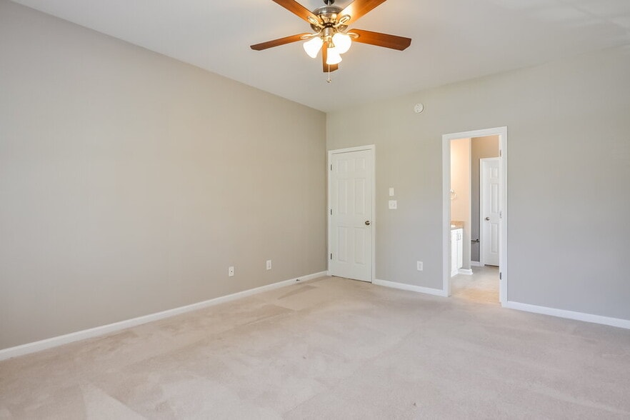Building Photo - 353 Collinsworth Dr