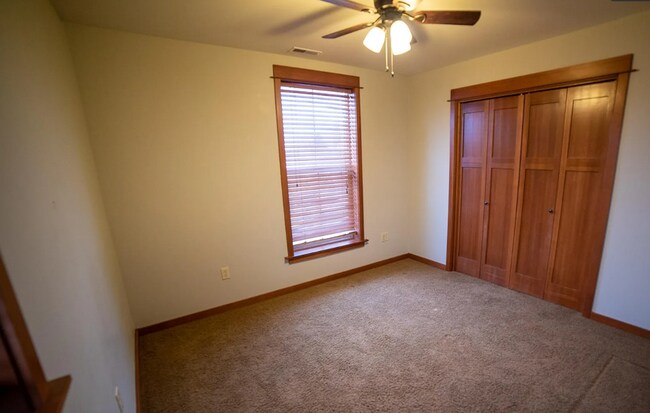 Building Photo - Gorgeous Single Family Home for Rent in Valley West Neighborhood! Near parks and ponds!
