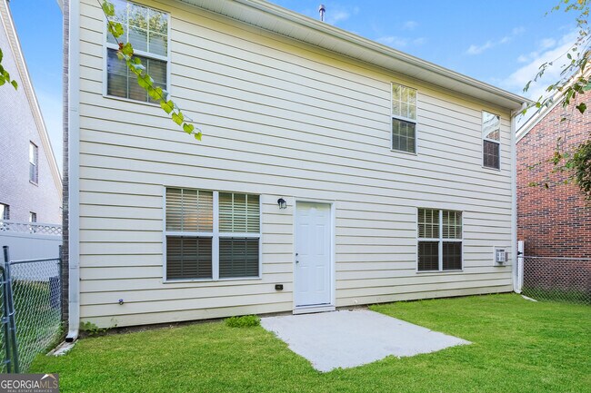 Building Photo - 444 Townsend Bend