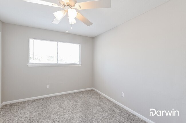 Building Photo - 230 Kirkaldy Dr