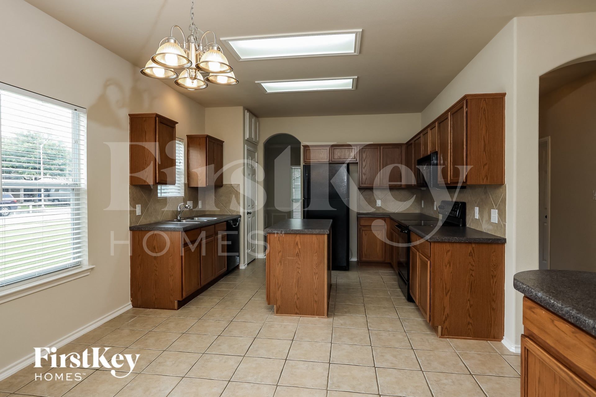 Building Photo - 101 Happy Tr