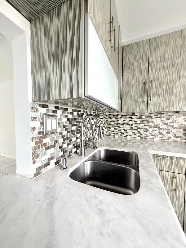 Building Photo - 1601 NE 191st St