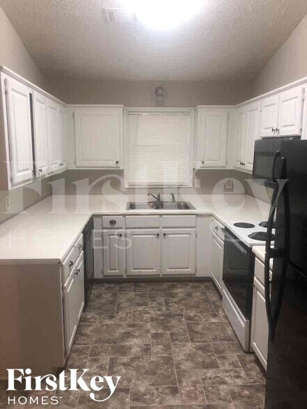 Building Photo - 319 Hills Point Rd