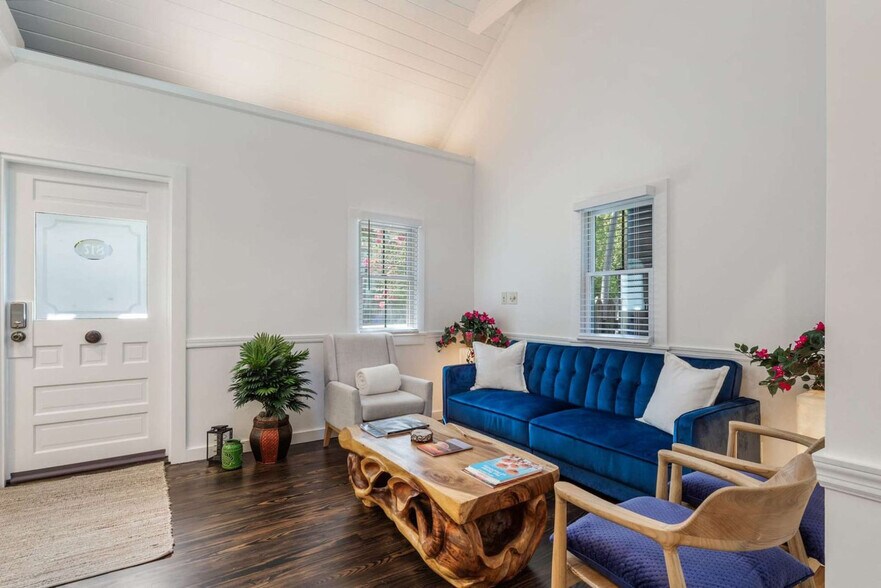 Primary Photo - 817 Terry Ln