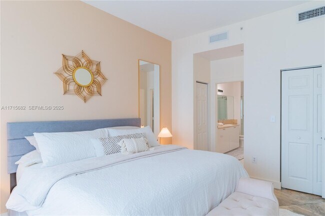 Building Photo - 802 W Windward Way