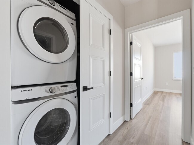 Building Photo - 304 61st St