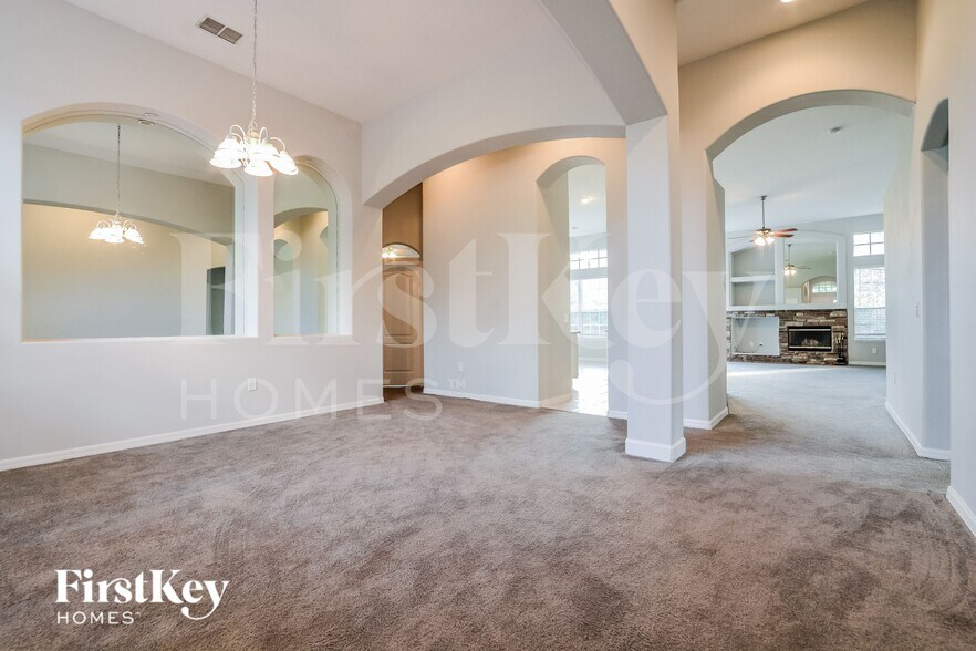 Building Photo - 13856 Magnolia Glen Cir