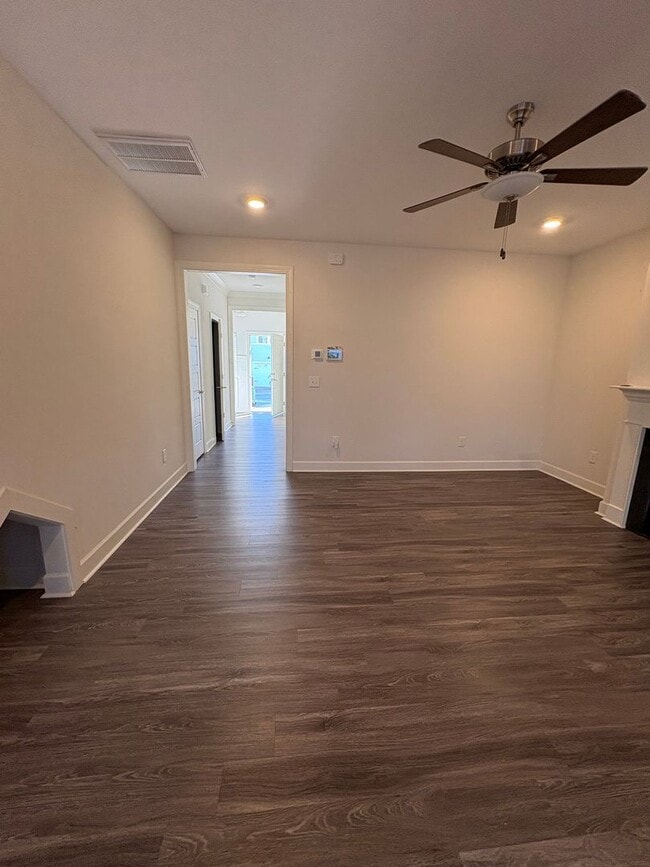 Building Photo - 3 Bedroom 2.5 Bath Townhome is the Madison Park area!!! $250 off the 1st Full Month's Rent!!!