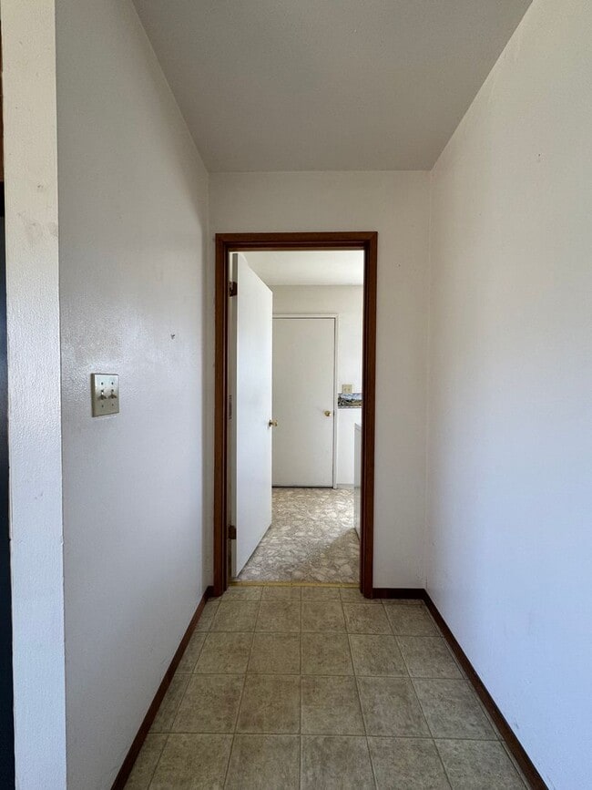 Building Photo - Spacious Home Near Hospital