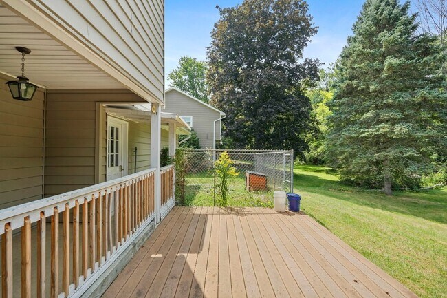 Building Photo - 300 Murray Hill Rd