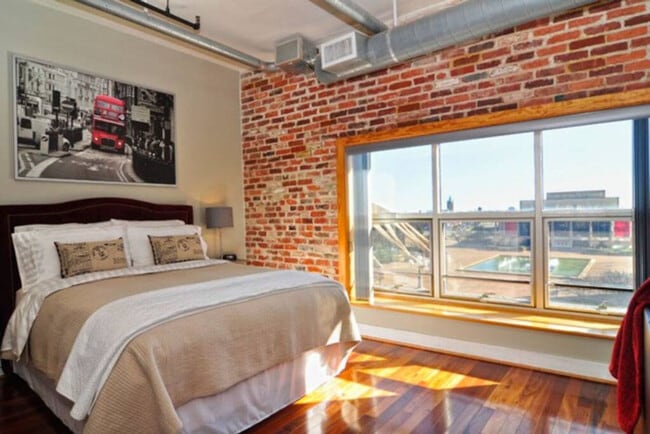 Building Photo - 558 Granby St