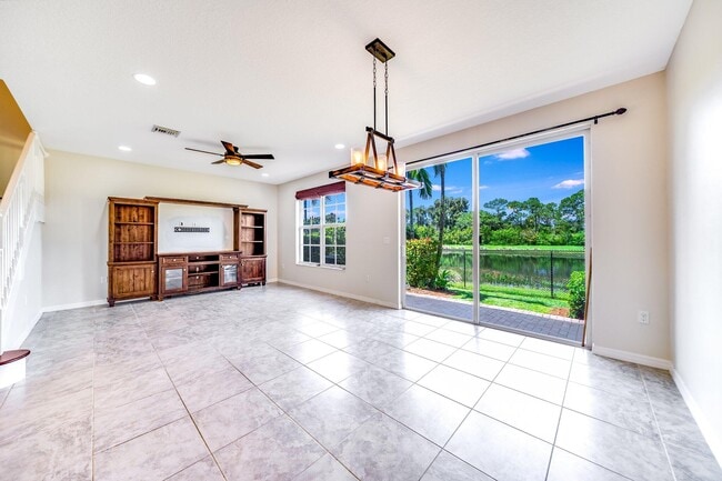 Building Photo - 4543 Tara Cove Way