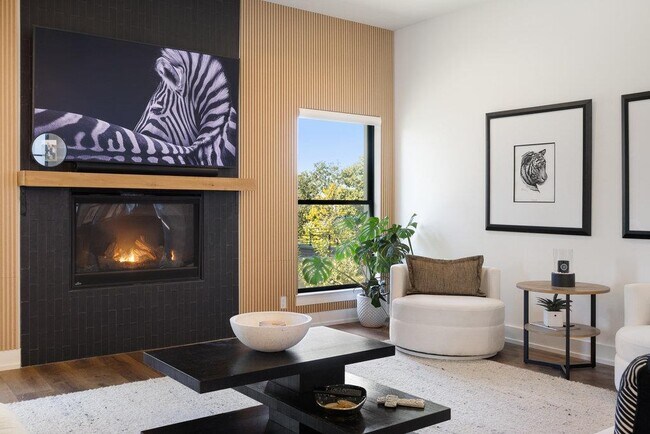 Building Photo - 223 Golden Bear Dr