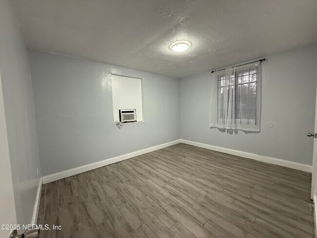 Building Photo - 1574 W 14th St