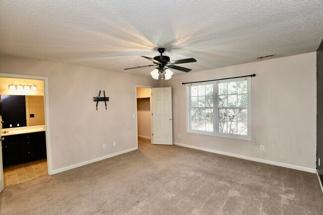 Building Photo - 2605 Turningleaf Ln