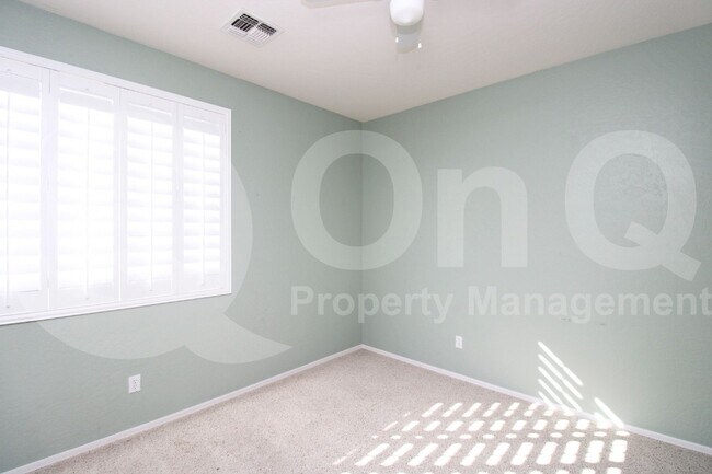 Building Photo - 3316 E Kingbird Pl