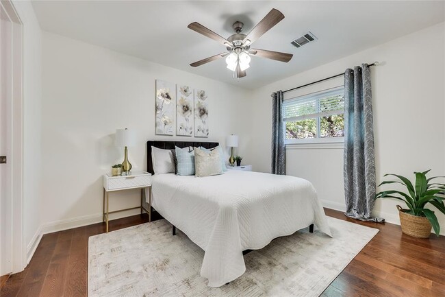 Building Photo - 5605 Creek Meadows Cove