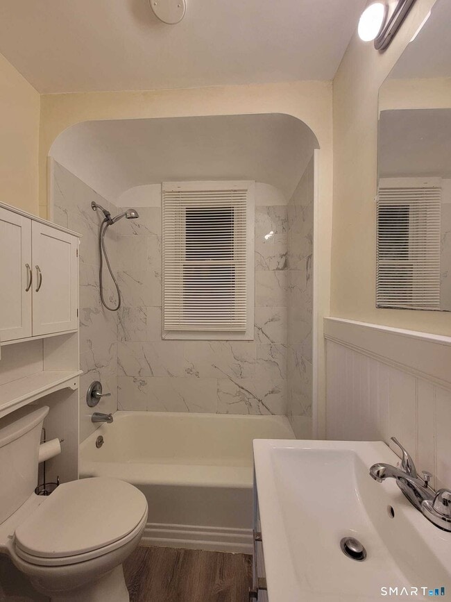 Building Photo - 564 High St