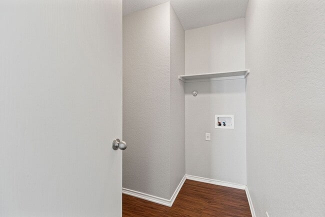 Building Photo - 7915 Redbrush