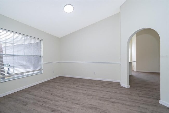 Building Photo - 2425 Rolling Broak Dr
