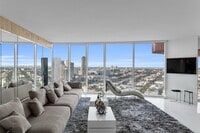 Building Photo - 300 South Pointe Dr