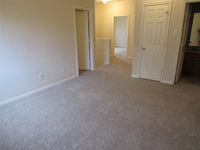 Building Photo - 6338 Applewood Forest Dr