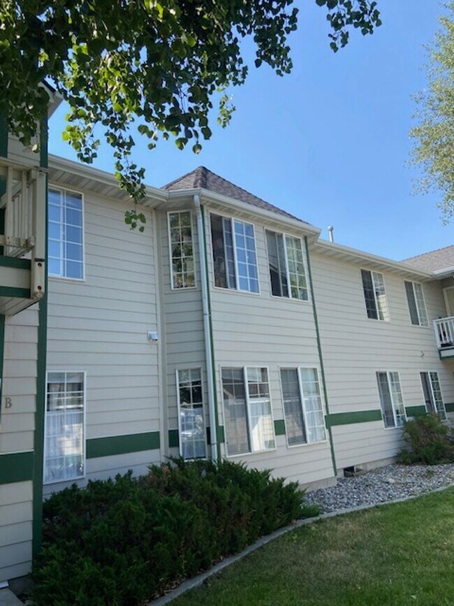 Building Photo - 2 Bedroom 2 Bath Centrally Located Condo