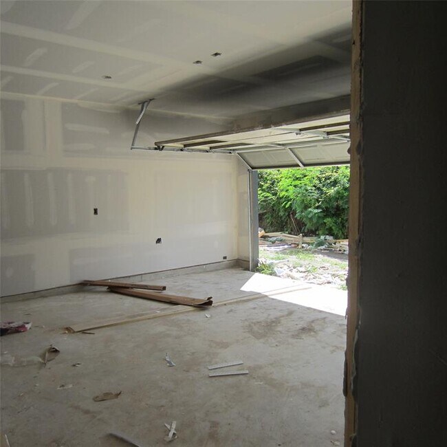 Building Photo - 2419 Rosewood St
