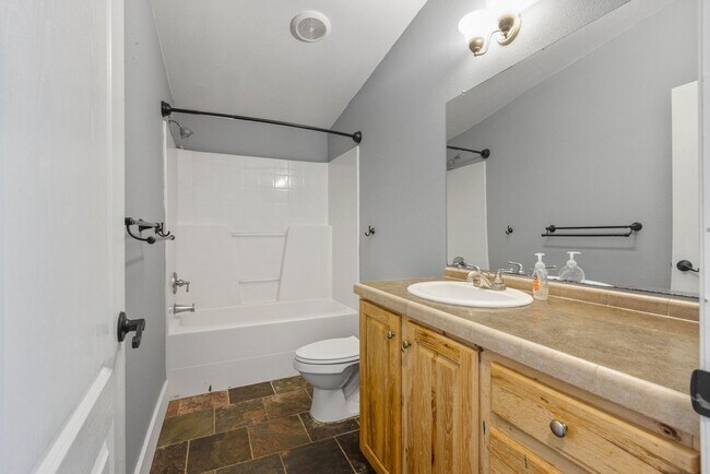 Building Photo - Short term leases available: 3 bed 2 bath ...
