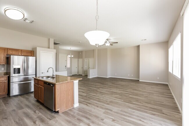 Building Photo - 13719 W Tara Ln