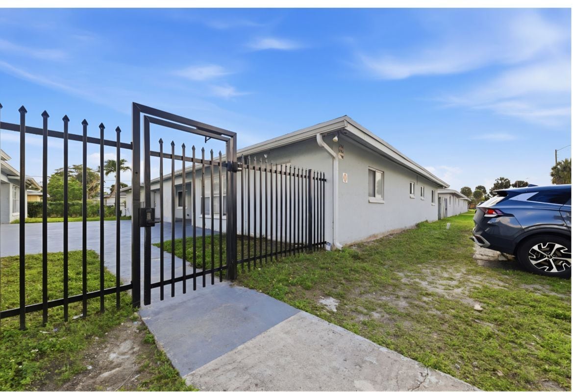 Building Photo - 5648 NW 28th St