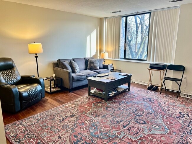 Building Photo - 1006 Paradise Rd