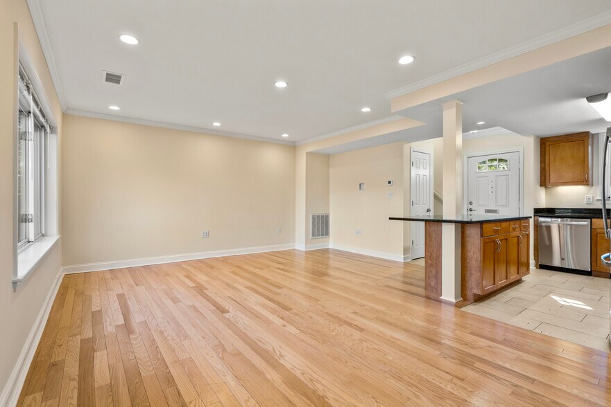 Building Photo - 118 Independence Dr