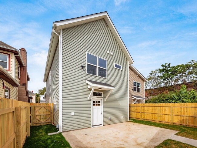 Building Photo - 166 Wisconsin Ave