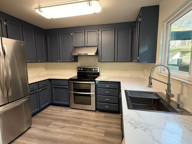 Building Photo - Well Appointed 3 Bedroom 2.5 Bath Townhome in Perfect Campbell Location!