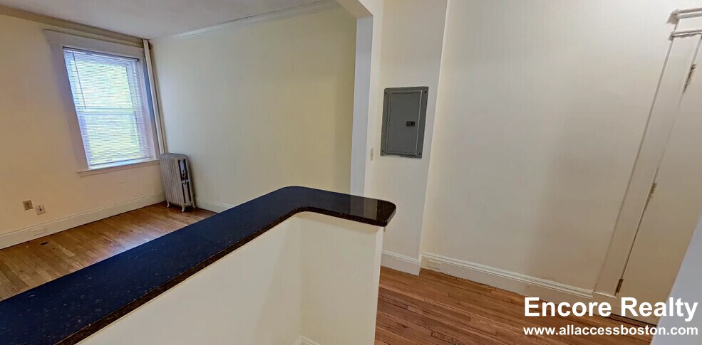 Building Photo - 195 Park Dr